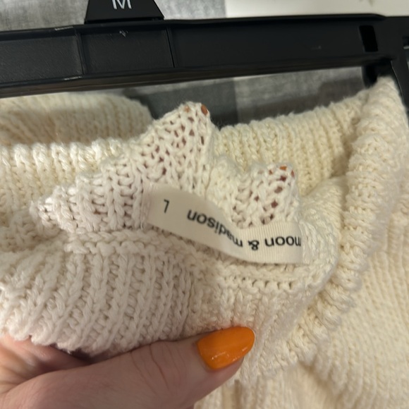 Sweater and Shorts Set - Picture 6 of 11